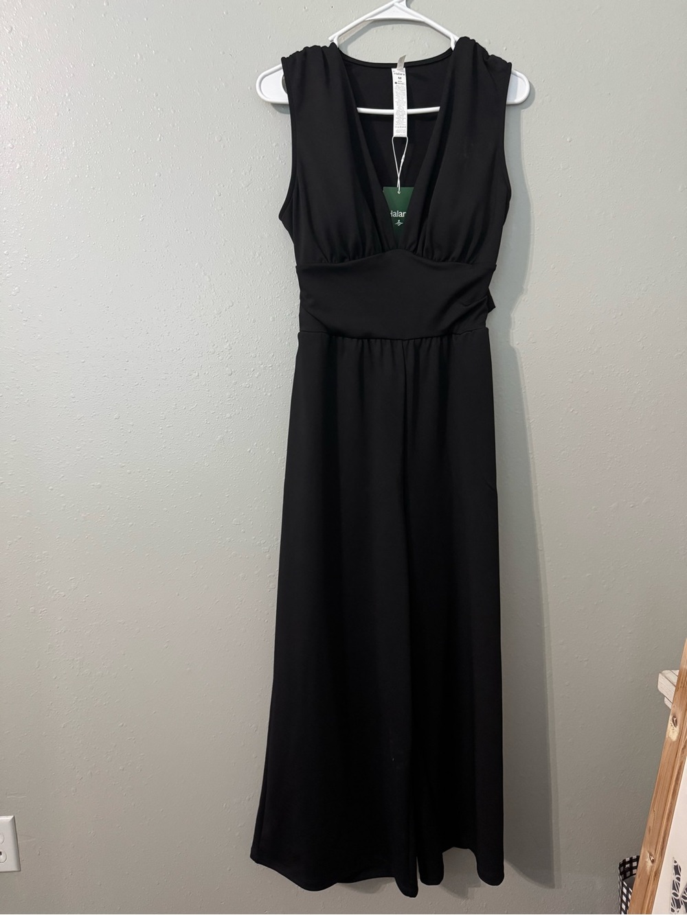 HALARA Black Sleeveless V-Neck Maxi Dress